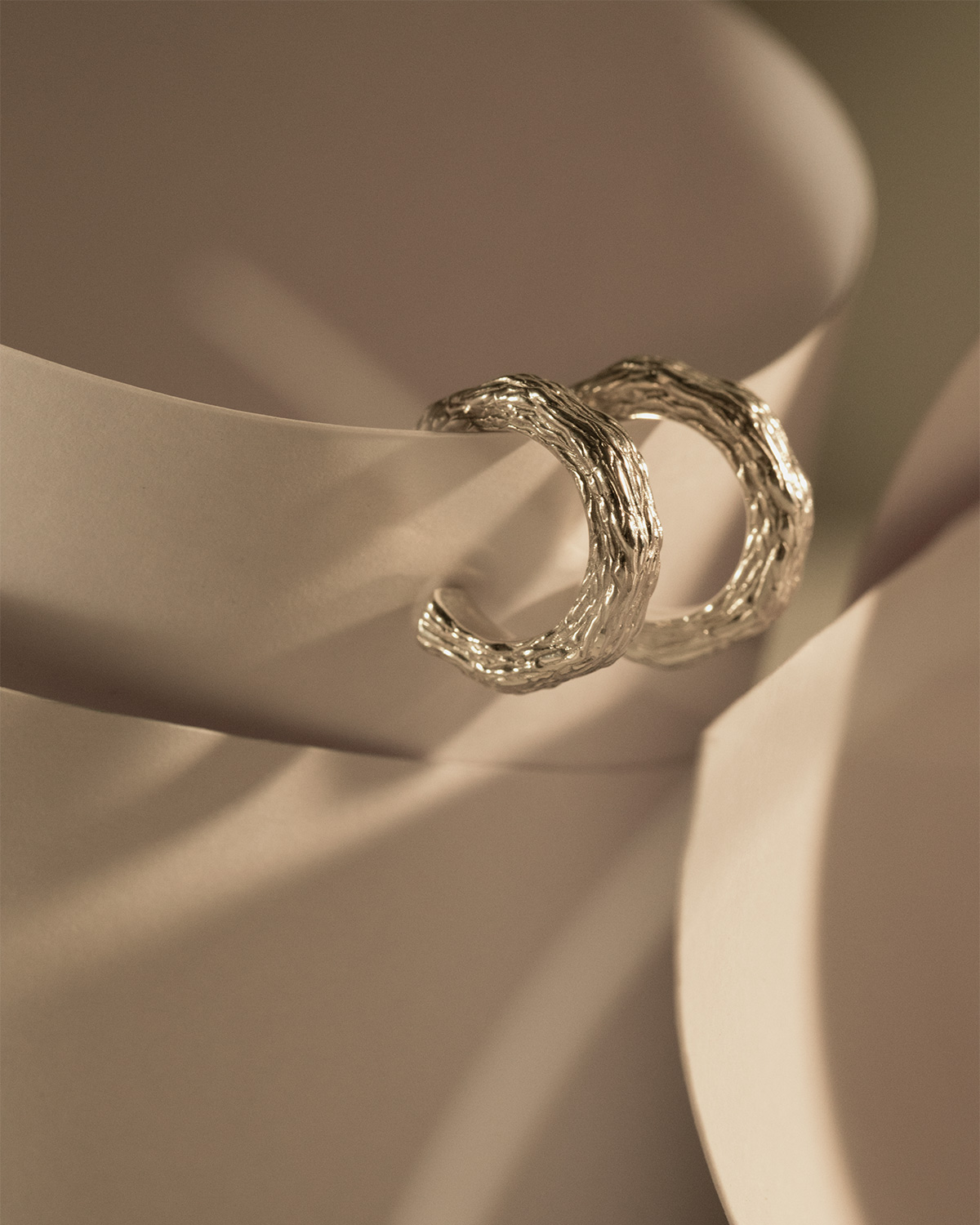Tree Hoop Earrings 詳細画像